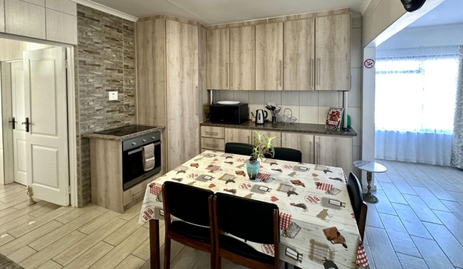 5 Bedroom Property for Sale in Fraaiuitsig Western Cape